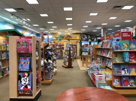 Barnes Noble inside