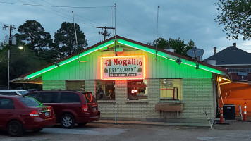 El Nogalito outside