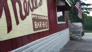 Merle's -b-q outside