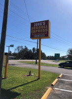 Jung's Egg Roll Express outside