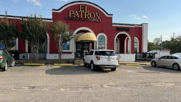 El Patron Mexican Grill outside