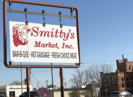 Smitty's Market outside