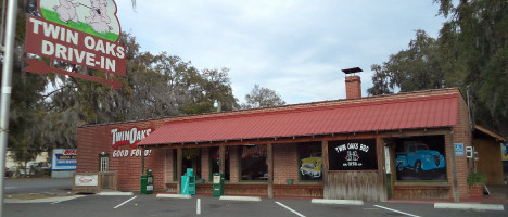 Twin Oaks Bbq food