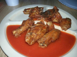 Leo's Chicken Wings food