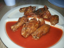 Leo's Chicken Wings food