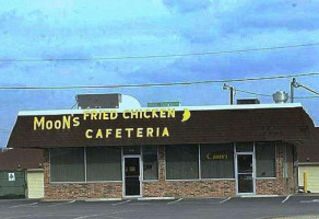 Moon's Fried Chicken-cafeteria inside