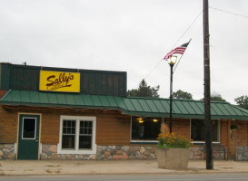 Sally’s Family Whatta Pizza outside