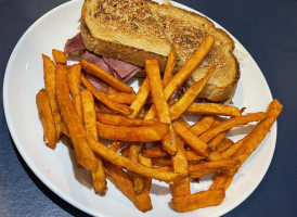 Hollywood's Bakery food