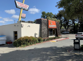 Caspers Hot Dogs Foothill outside