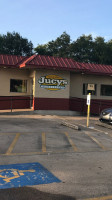 Jucy's Hamburgers outside