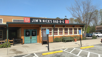 Jim 'n Nick 's outside