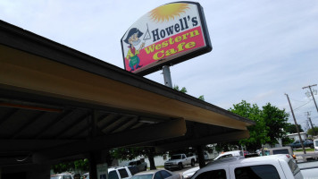 Howell's Western Cafe outside