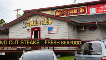 Captain's Table outside