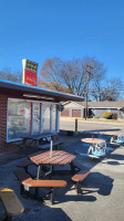 Bunyan's -b-que outside