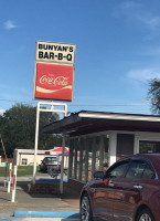 Bunyan's -b-que food