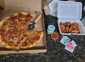 Davido's Pizza And Wings food