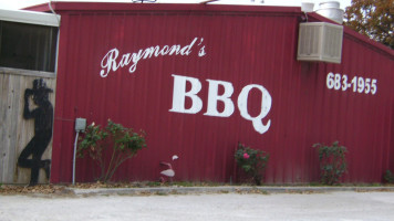 Raymond's Bbq outside