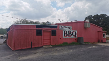 Raymond's Bbq outside