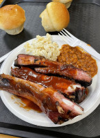 Raymond's Bbq food