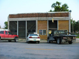 Rob's Beer Joint outside