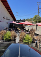 Lake Chabot Public Market outside