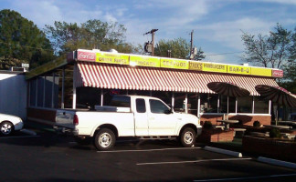 Zack's Hamburgers outside