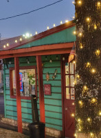 Sandeez Hamburger Hut outside