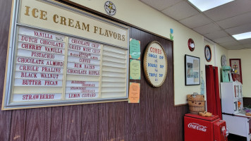 Cammie's Old Dutch Ice Cream Shoppe inside