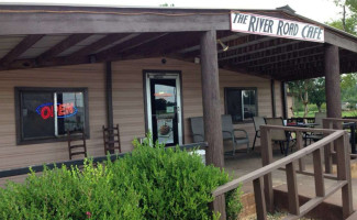 River Road's Cafe outside