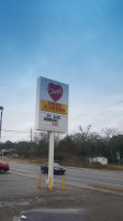 Hart's Fried Chicken outside