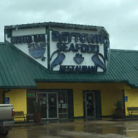 Baytown Seafood outside