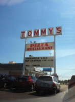 Tommy's Pizza food