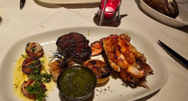 Larsen's Steakhouse food