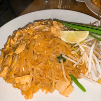 Pon Thai Bistro food