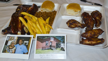 Ced's Rib Shack food