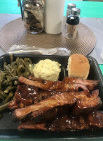 Ced's Rib Shack food