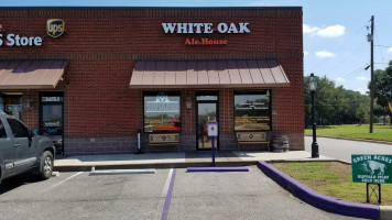 White Oak Ale House outside