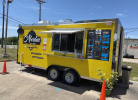 Aleida's Food Truck outside