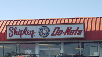 Shipley Do-nuts outside