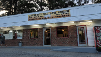 Jackson's B-b-que Corner inside