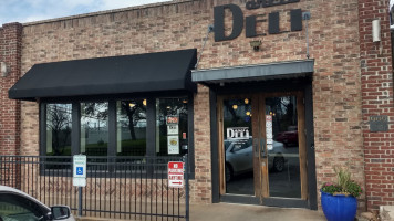 Darci's Deli outside