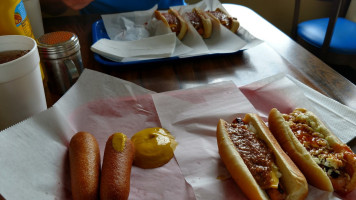 Gus's Hot Dogs food