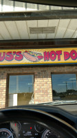 Gus's Hot Dogs outside