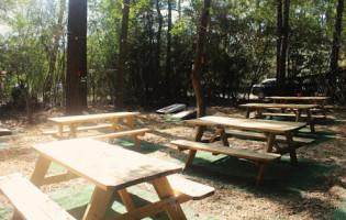 The Treehouse Cafe outside