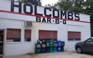 Holcomb's B Que outside