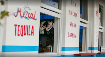 La Tiendita Taqueria outside