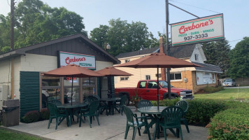 Carbone's Pizzeria food