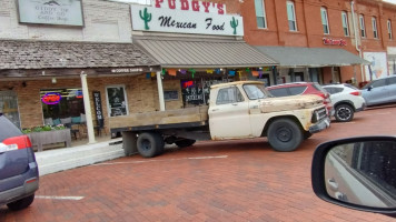 Pudgy's Mexican Food outside