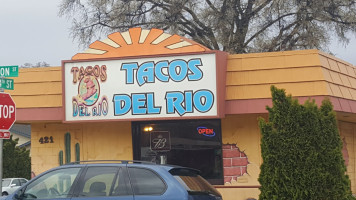 Tacos Del Rio outside