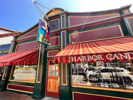 Harbor Candy Shop outside